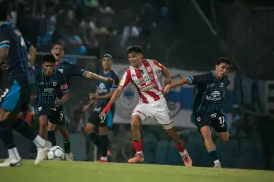 San Martín volvió a tropezar con sus errores y un fallo arbitral le negó el 3-2