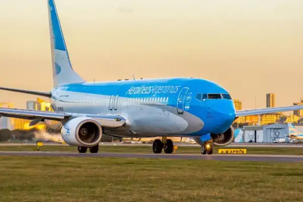 Una jueza de Estados Unidos habilitó a un fondo buitre a pedir embargos por Aerolíneas Argentinas
