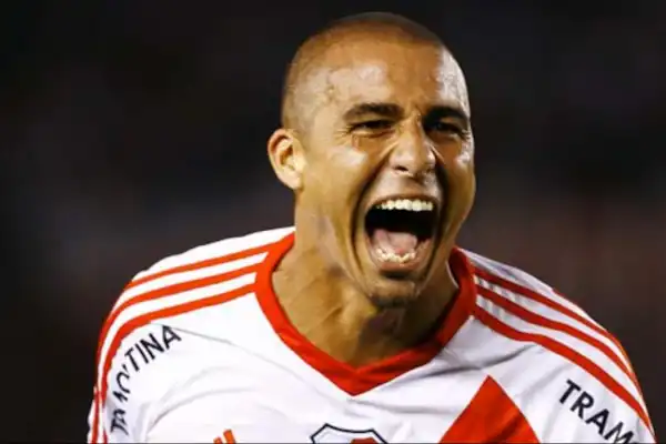 Fue figura en Europa, eligió cumplir su sueño en River y terminó divorciándose