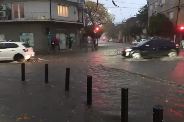 El temporal llegó con todo: calles inundadas y zonas intransitables en Tucumán