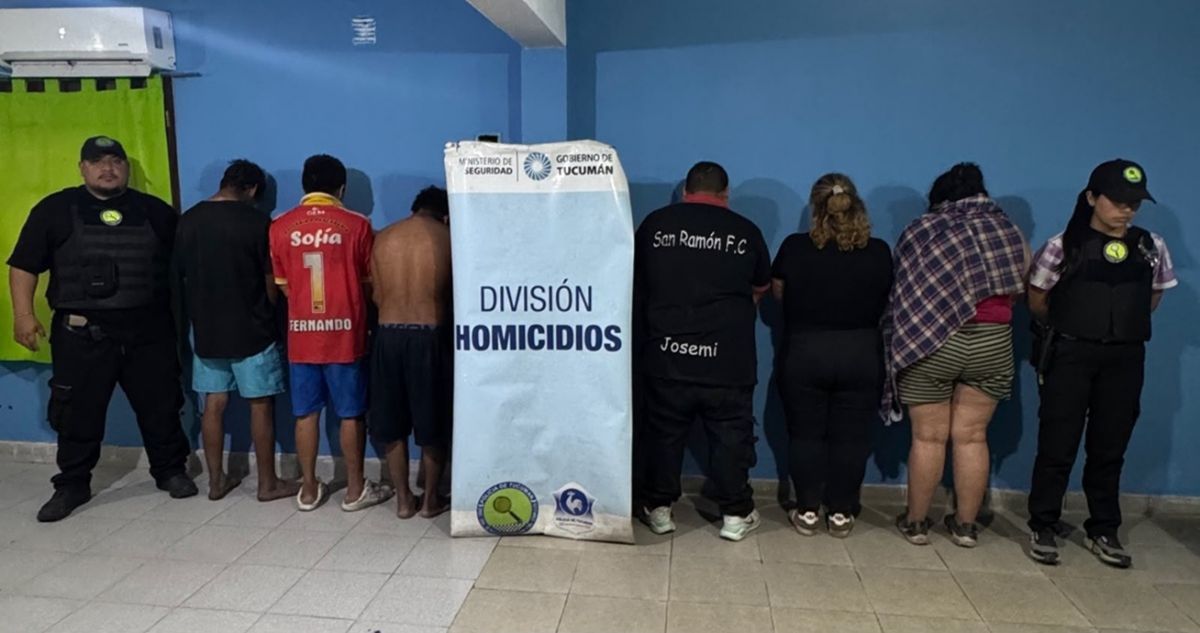 EN LA EX BRIGADA. Los seis detenidos fueron trasladados a la base de los investigadores. 