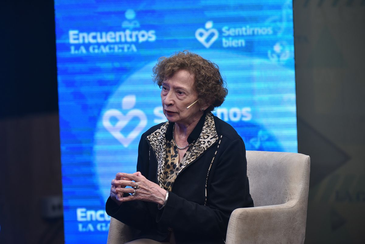 FORMACIÓN. Marta Valverde de Budeguer explicó el modelo de enseñanza personalizada que aplica la USPT en sus carreras de salud.