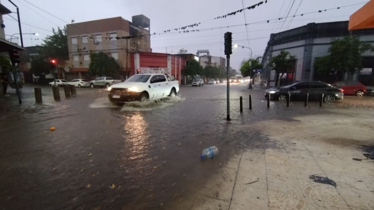 El temporal llegó con todo: calles inundadas y zonas intransitables en Tucumán