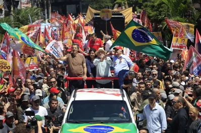 Brasil: Lula lidera en primera vuelta, pero no escapa a un balotaje