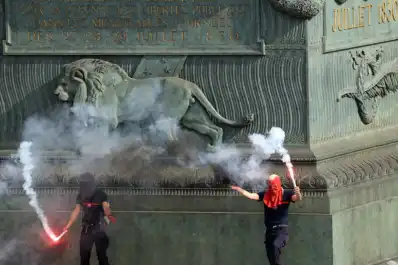 Fuerte tensión social en Francia, por una huelga y por protestas de estudiantes
