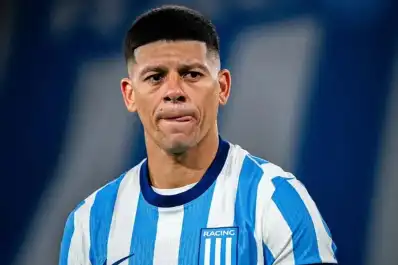 Estudiantes quiere repatriar a Marcos Rojo, pero Racing frena su salida