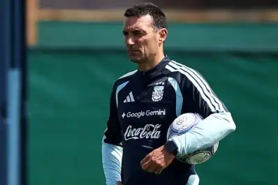 Día clave para la selección argentina en Ezeiza: conferencia de Scaloni, última práctica y viaje a Córdoba