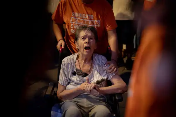 El caso de Maricarmen: acuerdo para que una anciana de 87 años pueda volver a su casa en Madrid