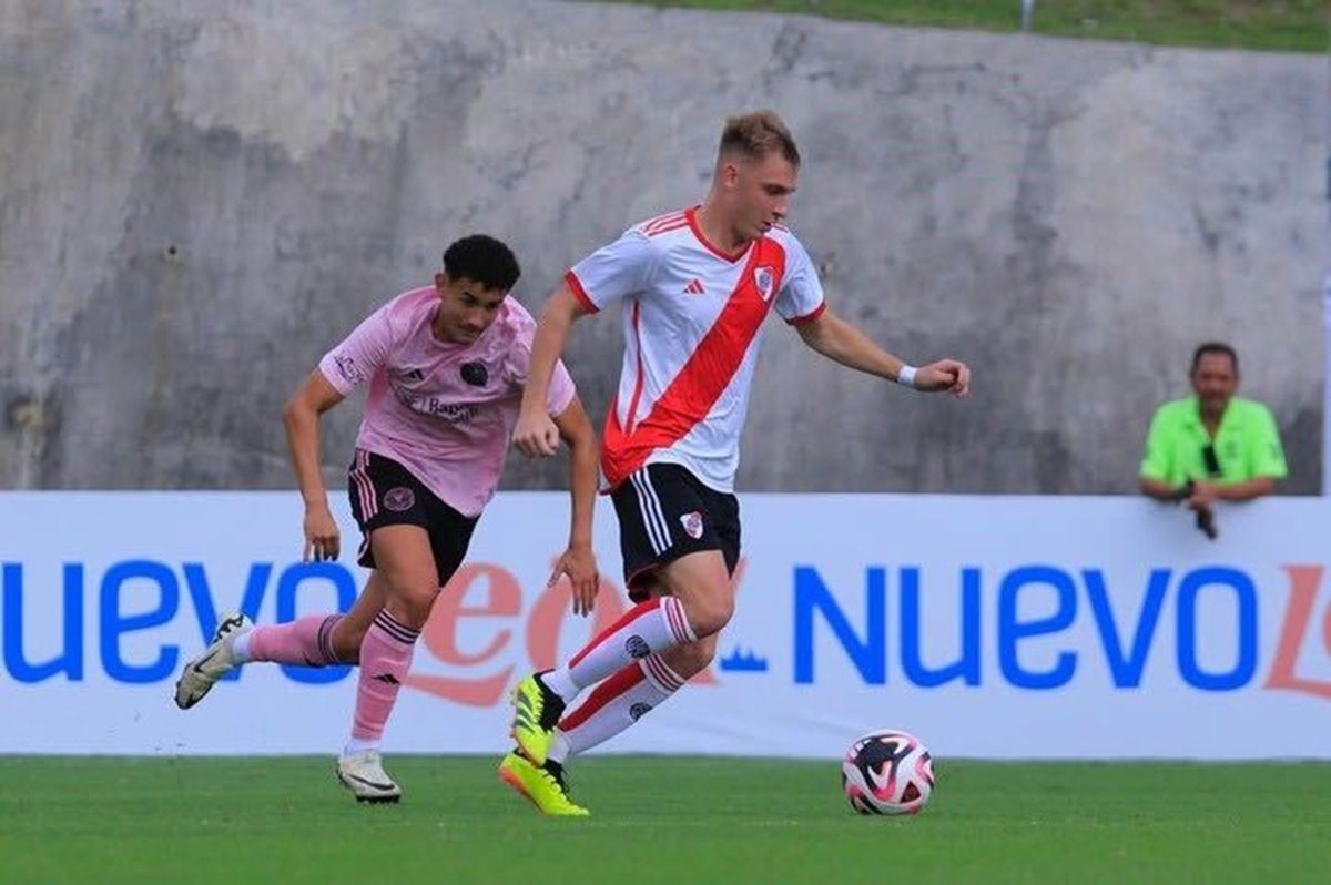 CON LA DE RIVER. Tomás Jung fue capitán de la Cuarta División en el conjunto de Nuñez.