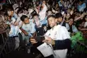 Locura por la Selección en Córdoba: el gesto del Dibu Martínez y el plantel con los hinchas tras su llegada