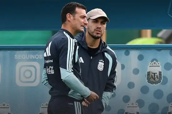 550x367_reencuentro-lionel-scaloni-leandro-paredes-conversaron-durante-visita-mediocampista-al-entrenamiento-seleccion-argentina-ezeiza-1156185-161527.webp