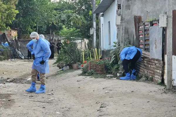 Buscan a un quinto sospechoso por el crimen de una mujer en el barrio Barranquitas