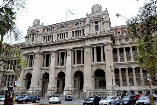 Juristas analizaron el fallo de la Corte que liberó la venta de tierras a extranjeros