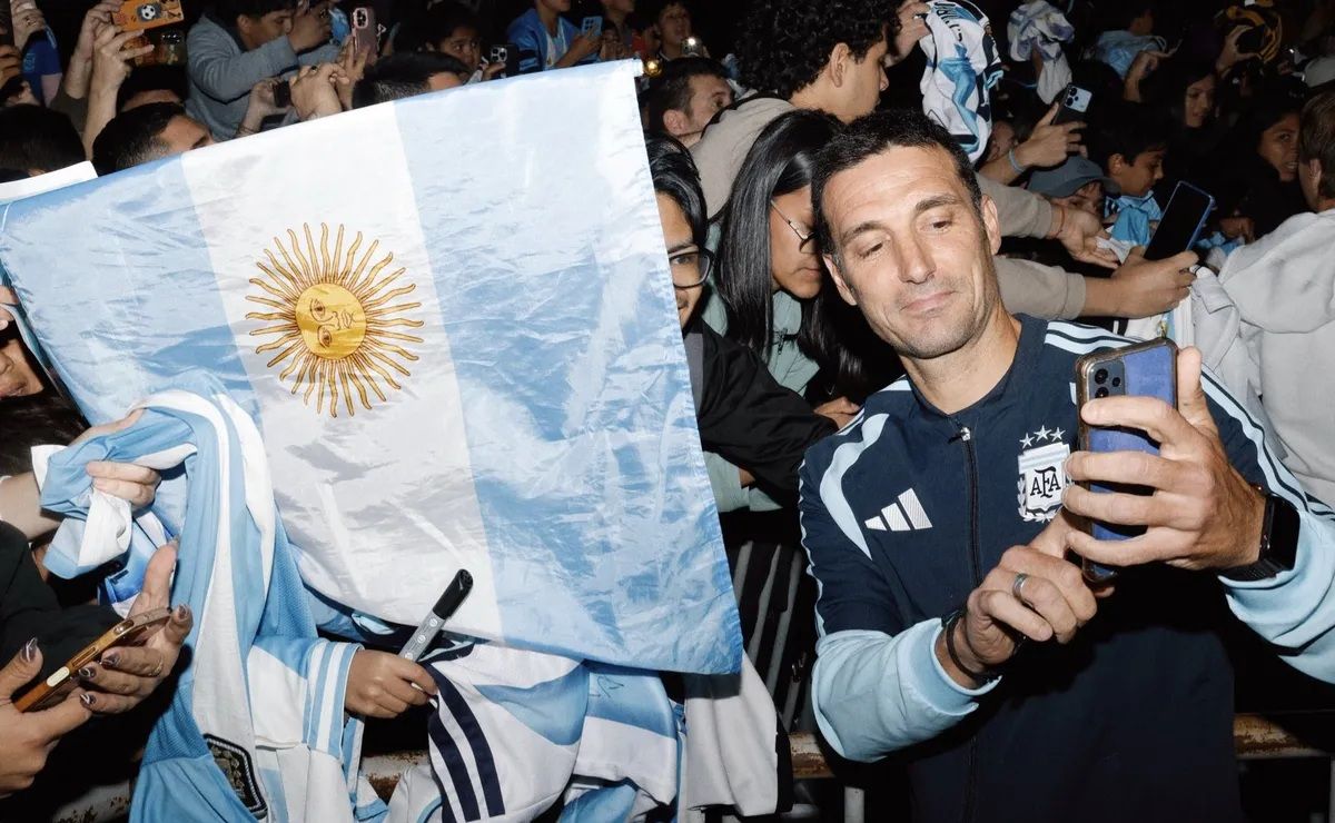 Locura por la Selección en Córdoba: el gesto del Dibu Martínez y el plantel con los hinchas tras su llegada