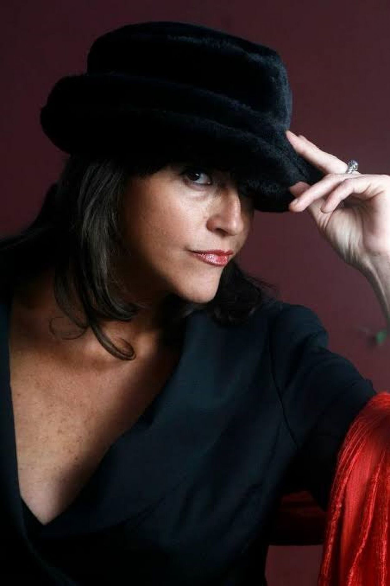 UNA VOZ POTENTE. Mariela Acotto cantará gratis esta noche en “Los jueves de milonga” en el Punto Digital del Ente Cultural de Tucumán, con un repertorio de temas clásicos conocidos. Habrá pista abierta para los bailarines.