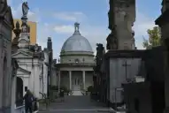 Santa Fe: encontraron abierta la tumba de un bebé e investigan qué pasó con sus restos