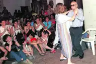 Recuerdos fotográficos: 2003. Sabato y Estrella, en una caravana cultural en Vinará