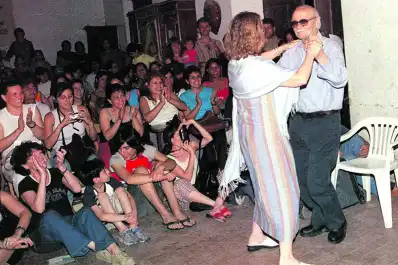 Recuerdos fotográficos: 2003. Sabato y Estrella, en una caravana cultural en Vinará