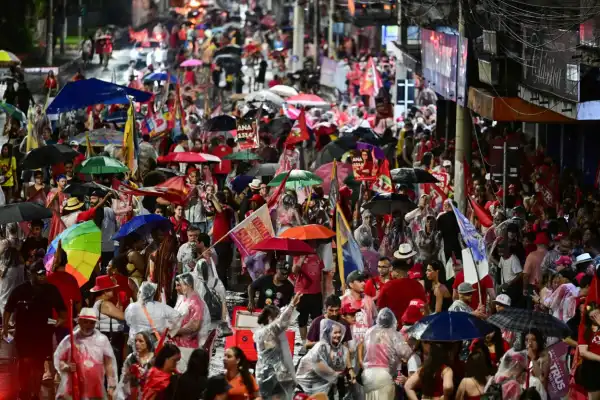 Bolsonaro y Lula, a días del combate electoral en Brasil