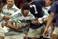 Surgió en Natación, jugó tres Mundiales con Los Pumas y cambió el scrum por los escenarios: la historia de Omar Hasan