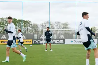 Con Messi ya en Rosario, la Selección recibe a Burkina Faso y Scaloni volverá a probar variantes