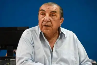 Enrique Romero cuestionó a dirigentes libertarios por la destrucción de una maqueta de la Legislatura