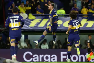 Boca goleó a Unión, estiró su invicto y sueña con la triple corona