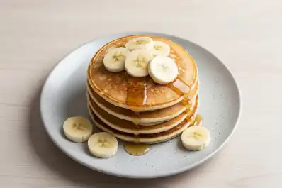 Panqueques proteicos de yogur griego y avena: la receta fácil que se hace en sartén en 20 minutos