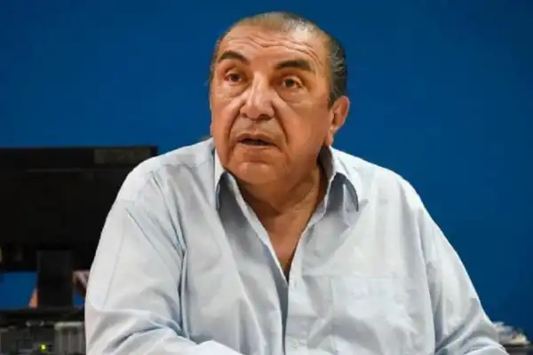 Enrique Romero cuestionó a dirigentes libertarios por la destrucción de una maqueta de la Legislatura