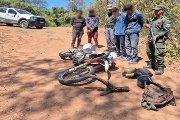 Salta: circulaban en una moto con mochilas que llevaban más de 5 kilos de marihuana
