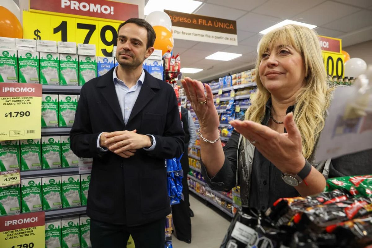 INAUGURACIÓN. Chahla en la apertura de un supermercado en la San Lorenzo al 500.