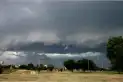 Alerta naranja y amarilla por tormentas, vientos de 100 km/h y Zonda: cuáles son las provincias afectadas este sábado