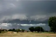 Alerta naranja y amarilla por tormentas, vientos de 100 km/h y Zonda: cuáles son las provincias afectadas este sábado