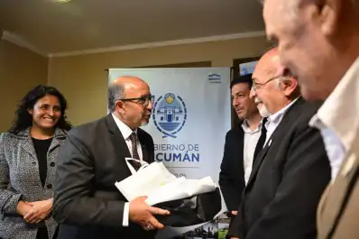 El embajador de la India visitó el Ipaat, y destacó la política sucroalcoholera provincial