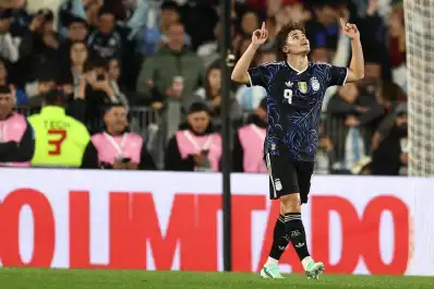 Sin despeinarse, la Selección goleó 7-0 a Burkina Faso y quedó lista para la despedida de Messi