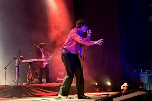 Dillom en Tucumán: una noche de pogo y fans que no paran de bancarlo