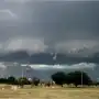 Alerta naranja y amarilla por tormentas, vientos de 100 km/h y Zonda: cuáles son las provincias afectadas este sábado