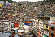 Elecciones en Brasil: la mayor favela de Río de Janeiro votó con desesperanza