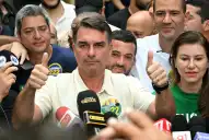 Elecciones en Brasil: Flávio Bolsonaro votó y pidió poner fin a la era del atraso