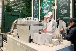 Ralph Lauren, Dior y Louis Vuitton: el boom de los cafés de lujo