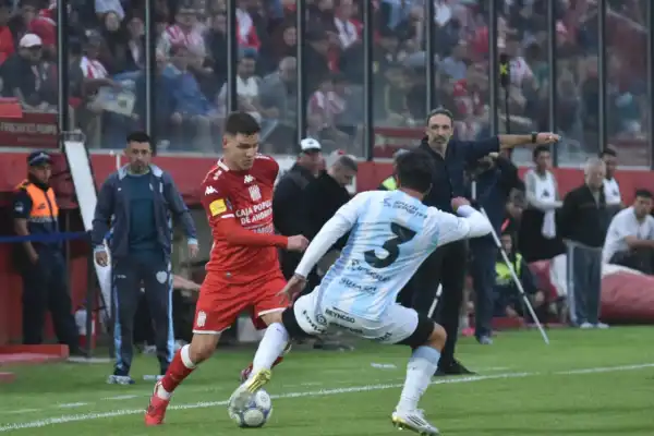 San Martín le ganó 1 a 0 a Gimnasia y Tiro de Salta y quedó a dos puntos del Reducido