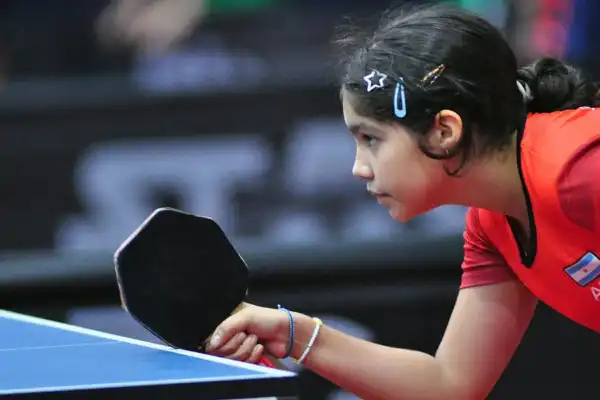 Tiene 12 años, es una promesa del tenis de mesa y podría no representar a Argentina por un trámite de ciudadanía