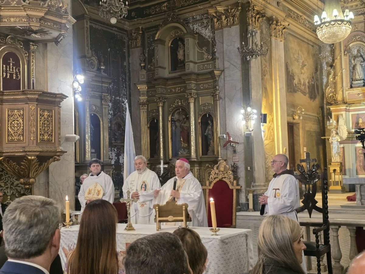 EN EL TEMPLO. Monseñor Carlos Sánchez celebró la misa de este domingo.