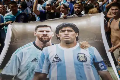 Del “me cortaron las piernas” al “me vacié”: Maradona, Messi y la despedida de los dos últimos artistas del fútbol