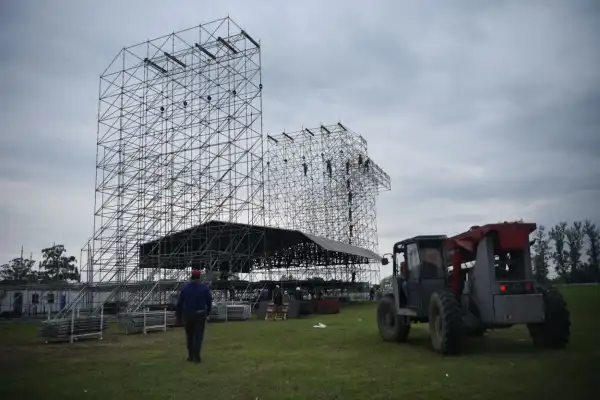 El hipódromo está listo para recibir a los Fundamentalistas del Aire Acondicionado