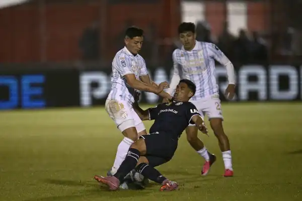 Atlético Tucumán pierde a un titular y espera por otras tres piezas clave para visitar a Gimnasia