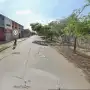 Entró a robar una cámara de seguridad, el dueño lo descubrió y cayó del techo al escapar
