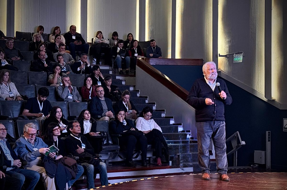 DIEZ LECCIONES APRENDIDAS. Alfredo Garay repasó los principales desafíos de las políticas habitacionales. / VICTORIA REINOSO, LA GACETA