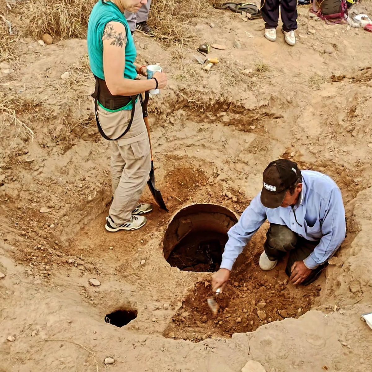 Las fotos del hallazgo arqueológico en Choromoro: vasijas, cerámicas y restos óseos