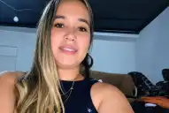 Hallan a una mujer muerta y a su pareja oculto en una cama